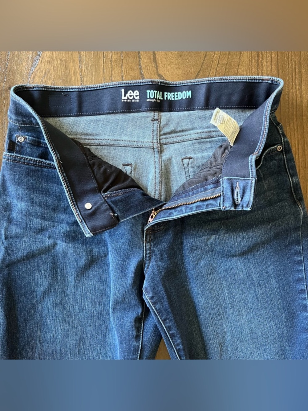 Lee Modern Series Total Freedom Straight Leg Jeans - 10 Medium - Picture 3 of 13